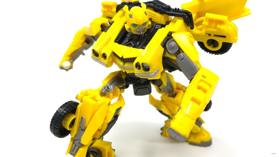 In Hand Image Of Transformers Rise Of The Beasts SS 100 Bumblebee  (4 of 44)